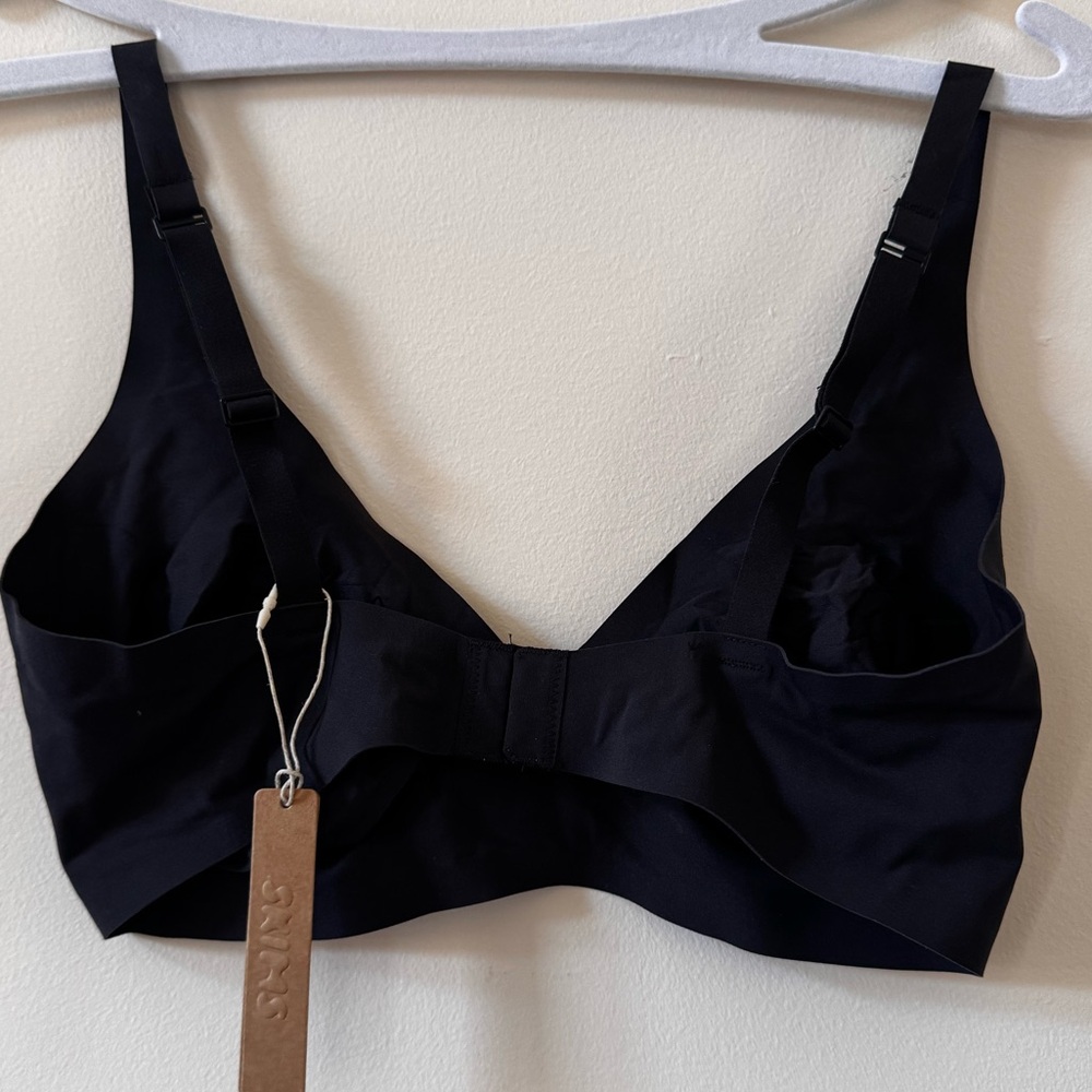 SKIMS Naked Plunge Bralette in Onyx. Size L-DD - Picture 4 of 6